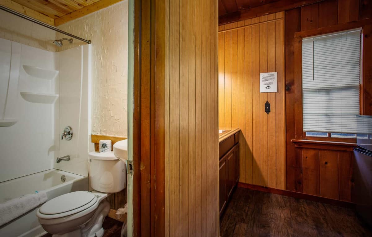 Old Time Studio Cabin #9 - bathroom