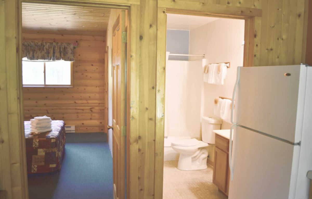 Ranch Style Duplex Cabin - Bathroom
